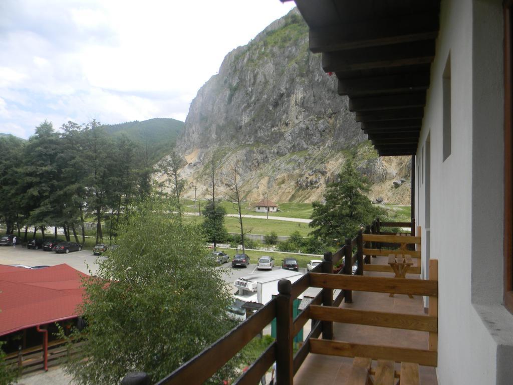 Vila Nico Baia de Fier Exteriér fotografie